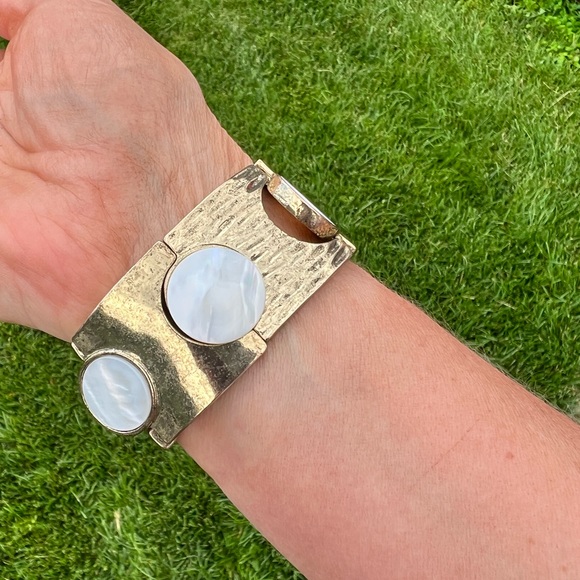 Vintage Gold Metal and Mother of Pearl Stretch Bracelet - Picture 2 of 10